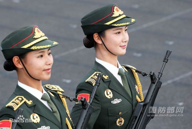 Men Jiahui thu hút sự chú ý của cộng đồng mạng vì ngoại hình xinh đẹp khi tham gia lễ diễu binh mừng Quốc khánh Trung Quốc.
