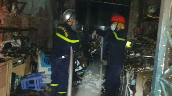 Lực lượng PCCC và cứu hộ, cứu nạn Công an quận Cầu Giấy khống chế đám cháy quán photocopy