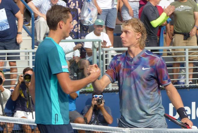 Medvedev đang thua kém Shapovalov về thành tích đối đầu đôi bên