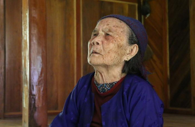 Cụ Hà Thị Ịm nay đã 103 tuổi, hiện cụ là người lớn tuổi nhất tại xã Vân Sơn