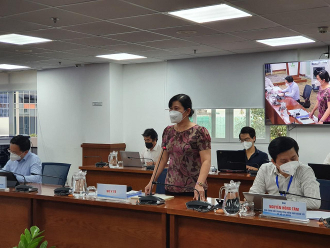Bà Nguyễn Thị Huỳnh Mai, Chánh văn phòng Sở Y tế TP HCM, trả lời báo chí tại cuộc họp báo chiều 26-9