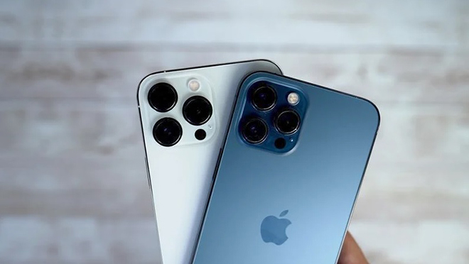 iPhone 13 Pro và iPhone 12 Pro.