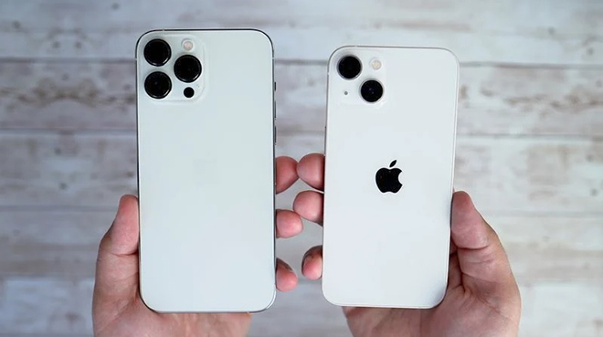 iPhone 13 Pro Max và iPhone 13.