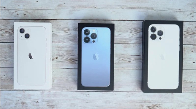 iPhone 13, iPhone 13 Pro và iPhone 13 Pro Max (từ trái qua).