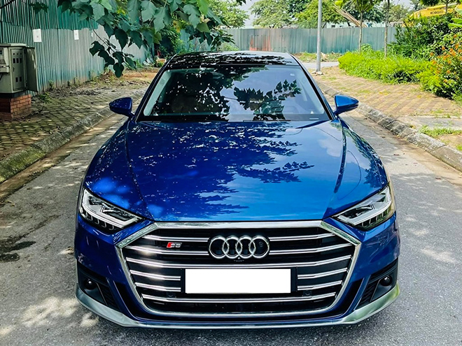 Soi hàng hiếm Audi S8 động cơ V8 tại Việt Nam - 1