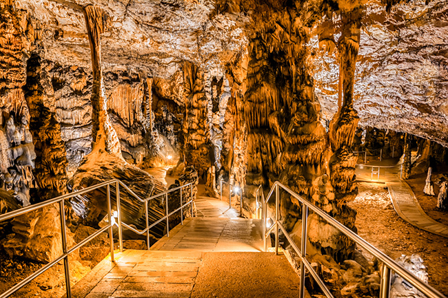 Hang động Aggtelek Karst và Slovak Karst, Hungary và Slovakia:&nbsp;Với hơn 1.000 hang động tạo nên mạng lưới rộng lớn, hệ thống hang Aggtelek Karst và Slovak Karst được coi là một trong những hang động băng đẹp nhất thế giới.
