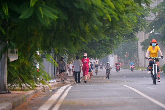 Người dân Thủ đô phấn khởi trong ngày hội &#34;toàn dân tập thể dục&#34; - 3