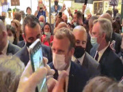 Thế giới - Video: Tổng thống Pháp Macron bị ném trứng trúng người