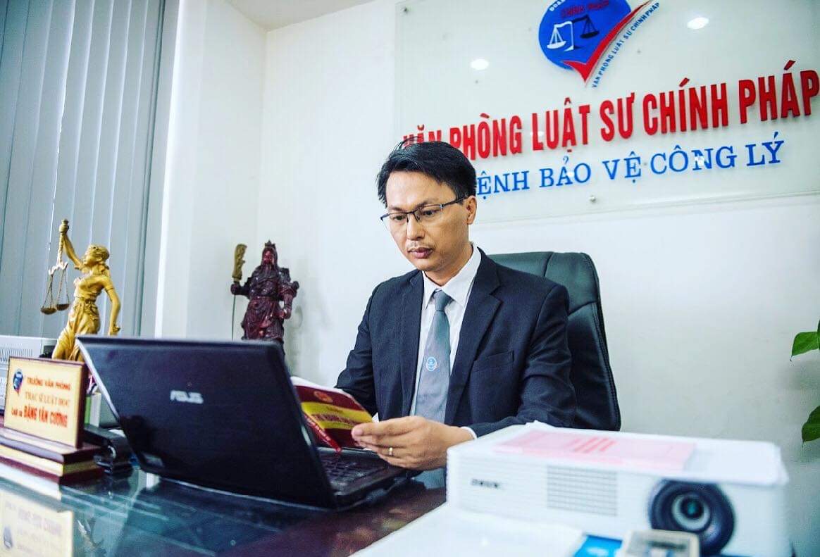 Tiến sĩ, Luật sư Đặng Văn Cường, Trưởng văn phòng luật sư Chính Pháp.