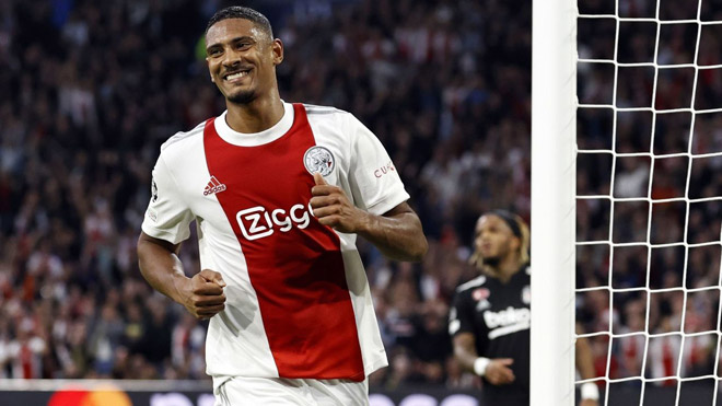 Tiền đạo Sebastien Haller (Ajax) lập kỷ lục khi là cầu thủ đầu tiên ghi được đến 5 bàn thắng sau 2 trận đầu tiên chơi ở Champions League