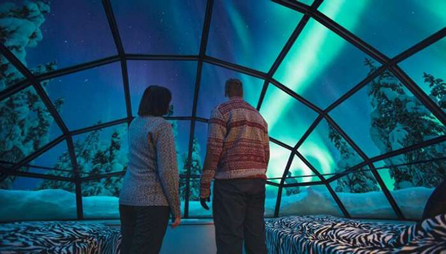 Ngắm bắc cực quang từ Glass Igloo ở Phần Lan: Chiêm ngưỡng bắc cực quang ngay từ trên chiếc giường êm ái trong lều tuyết bằng kính sang trọng là một trải nghiệm cực kỳ thú vị. 
