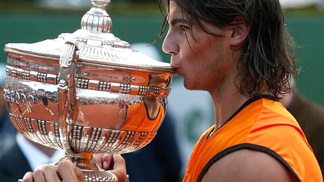 Nadal lần đầu tiên lọt vào top 10 ATP vào ngày 25/4/2005 sau khi vô địch Barcelona Open. 6 tuần sau, anh vô địch Grand Slam đầu tiên trong sự nghiệp ở Roland Garros 2005