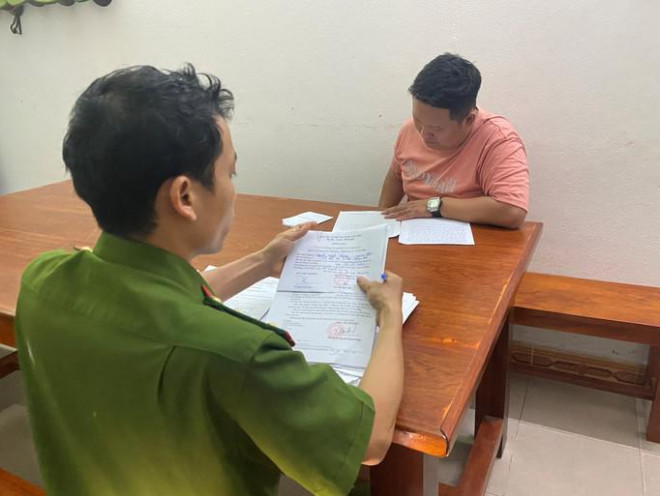 Nguyễn Mạnh Khang bị bắt tạm giam sau khi lừa bán ô tô