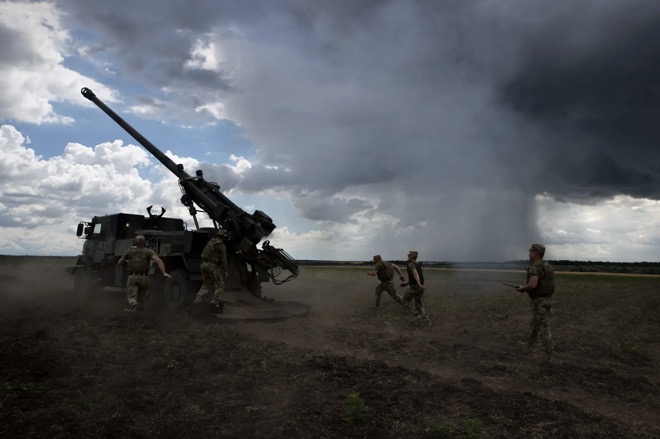 Pháo tự hành Ukraine khai hỏa ở miền đông.