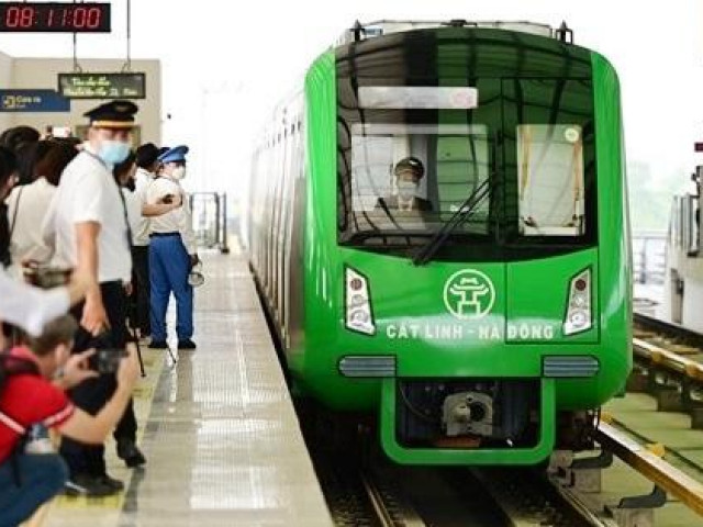 Đường sắt Cát Linh- Hà Đông cho hành khách mang xe đạp gấp lên tàu