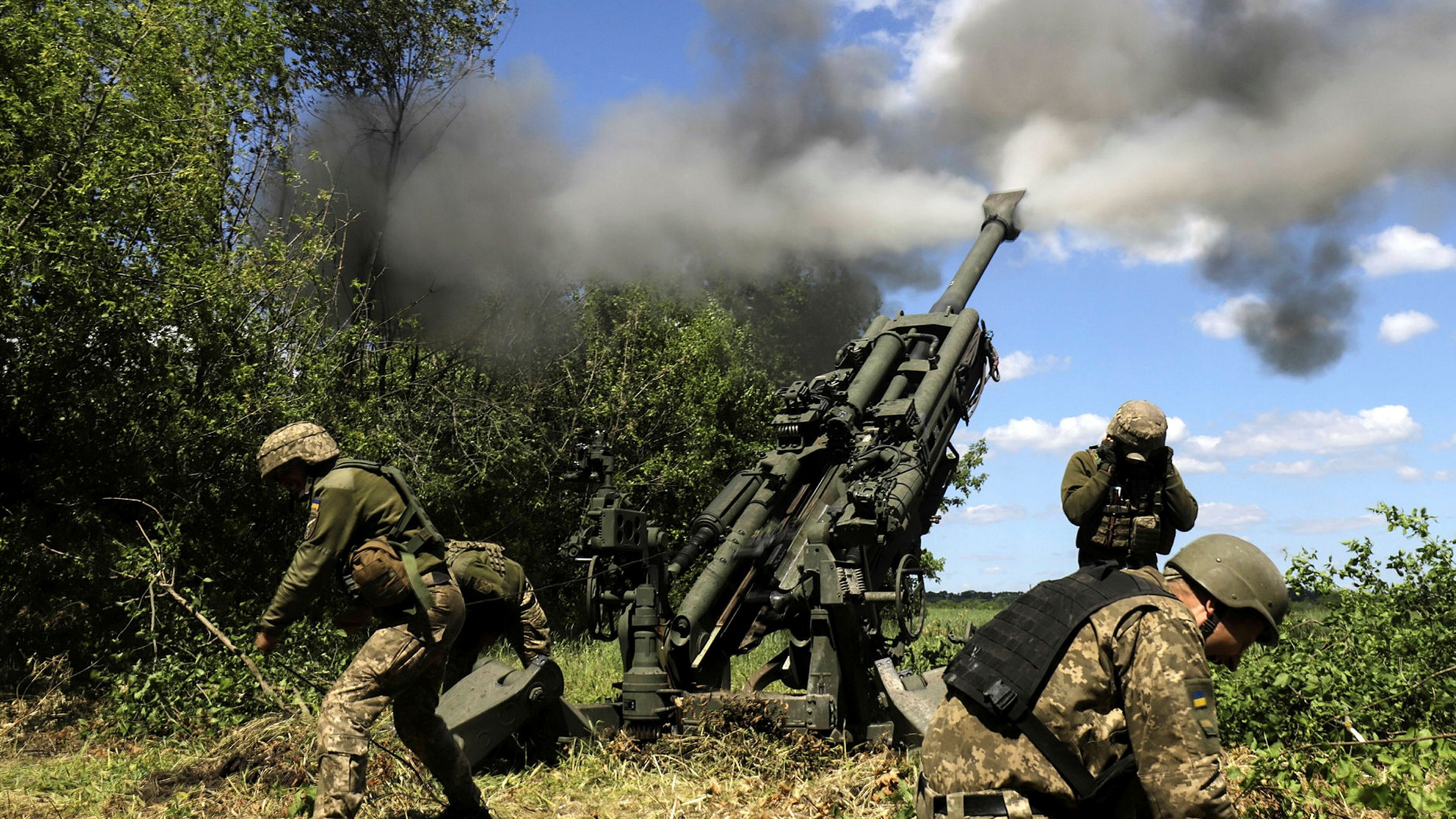 Quân đội Ukraine sử dụng lựu pháo M777 do Mỹ cung cấp.