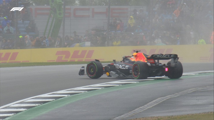 Pha cứu nguy kịp thời của Verstappen