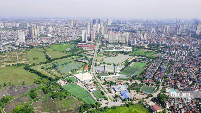 Khu công viên thể thao, cây xanh quận Hà Đông được tỉnh Hà Tây cũ phê duyệt quy hoạch trên địa bàn phường Hà Cầu và Kiến Hưng (Hà Đông) từ năm 2008, có diện tích 96,7 ha. Sau khi sáp nhập Hà Tây và Hà Nội, UBND thành phố giao cho quận Hà Đông triển khai dự án.