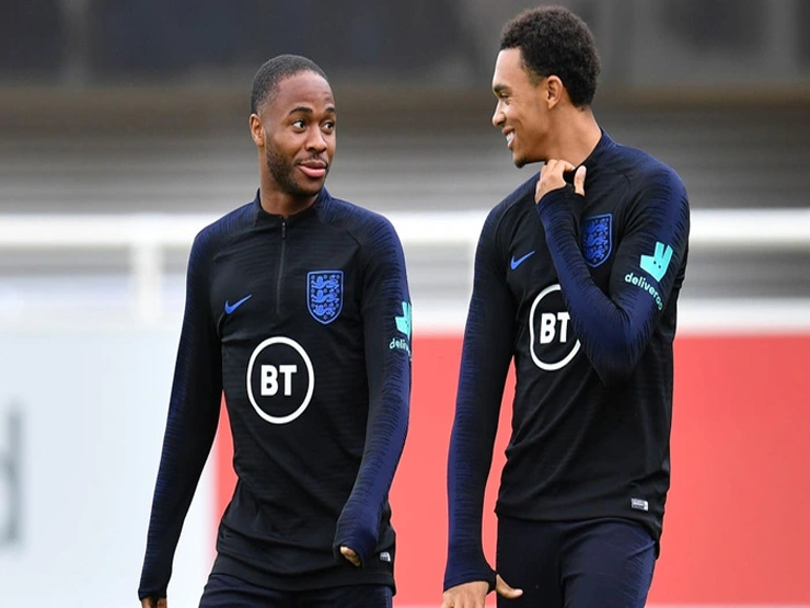 Tin mới nhất bóng đá tối 3/7: Sterling bán nhà cho Alexander Arnold