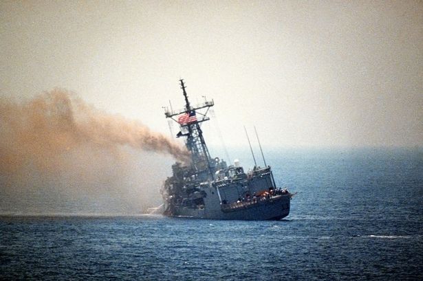 Tàu chiến Mỹ từng bị trúng tên lửa ở Vịnh Ba Tư.