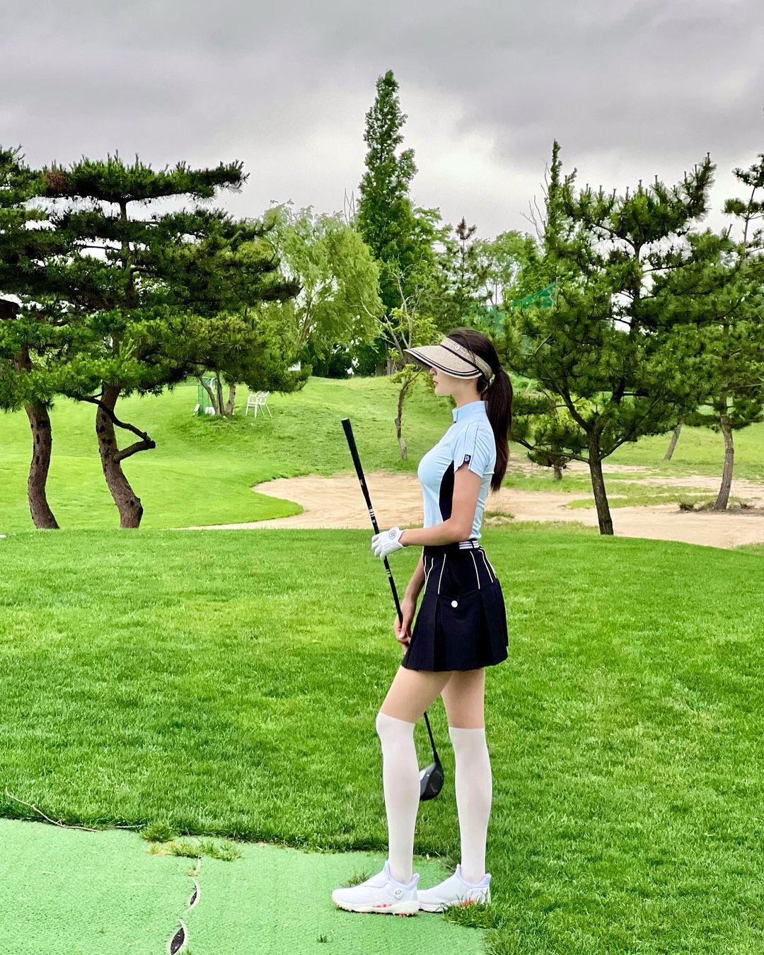 Ngoài ra, cô còn dành thời gian để chơi golf.