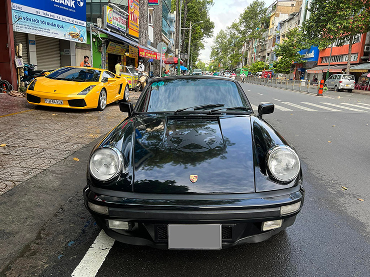 Chủ tịch Đặng Lê Nguyên Vũ cầm lái Porsche 930 Turbo Carrera &#34;dạo phố&#34; Sài Gòn - 2