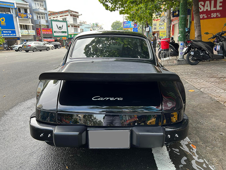 Chủ tịch Đặng Lê Nguyên Vũ cầm lái Porsche 930 Turbo Carrera &#34;dạo phố&#34; Sài Gòn - 4