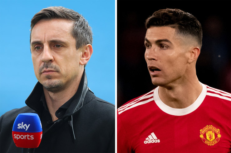 Huyền thoại Gary Neville khuyên Ten Hag sớm giải quyết vụ Ronaldo trong hai tháng tới