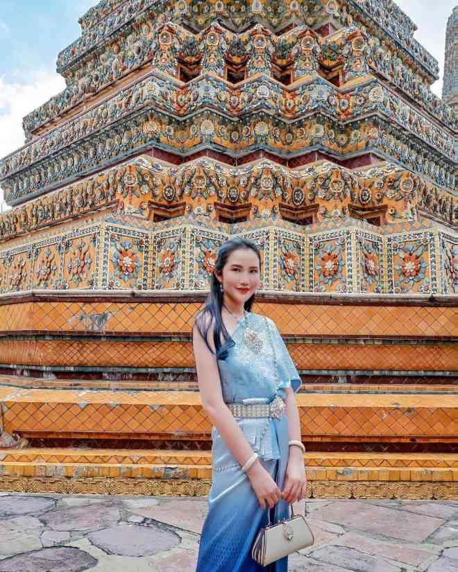 Người đẹp diện trang phục truyền thống Thái Lan và check-in ở ngôi chùa nổi tiếng Wat Pho.