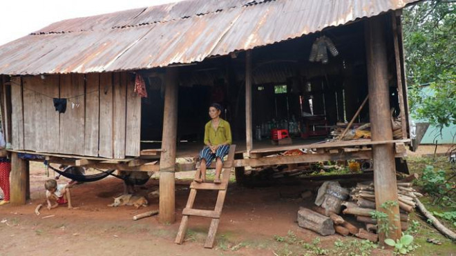 Bà Puih Phyăn (mẹ Puih Thái và Puih Đại) đau lòng khi có 2 con bị lừa bán sang Capuchia. Gia cảnh nghèo khó, phải vay hàng trăm triệu để chuộc các con về.