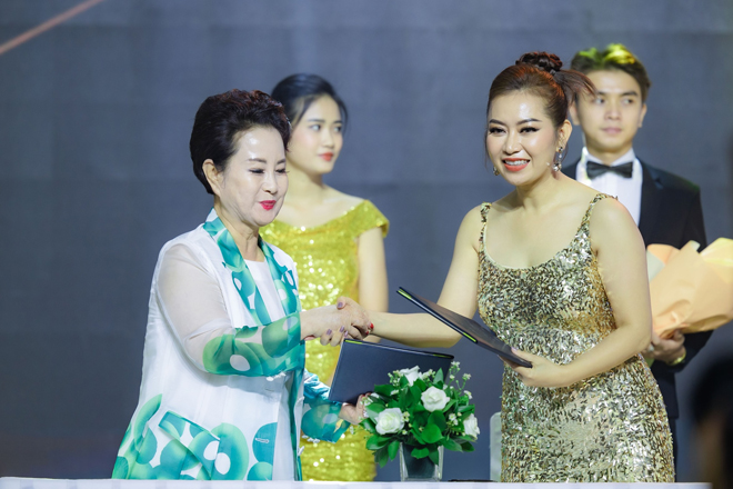 CEO Huỳnh Kim Tuyến đại diện Gen-X ký kết hợp tác thương mại làm đẹp Việt - Hàn