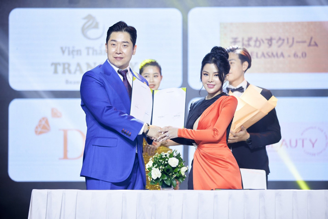 Đặng Huyền Trân trong sự kiện The Face Beauty Việt Nam