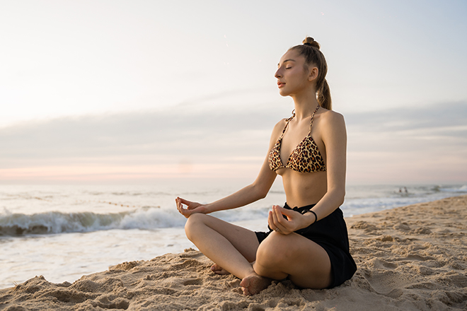 Yoga với biển - hòa mình cùng thiên nhiên vô tận.