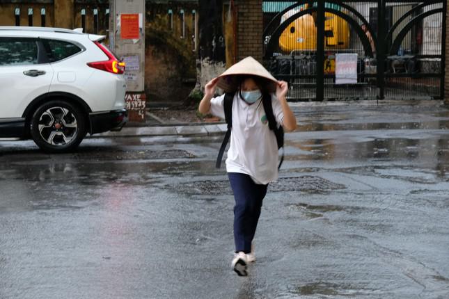 Miền Bắc, Bắc Trung Bộ, Tây Nguyên và Nam Bộ đón mưa dông buổi chiều trong hai ngày thi THPT. Ảnh: Hoàng Mạnh Thắng.