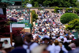 Náo loạn Wimbledon: 3 nhân viên an ninh choảng nhau bị cảnh sát bắt về đồn