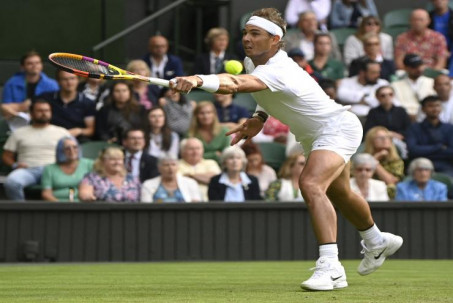 Clip nóng Wimbledon: Nadal tung "tuyệt chiêu" khiến Taylor Fritz ngao ngán