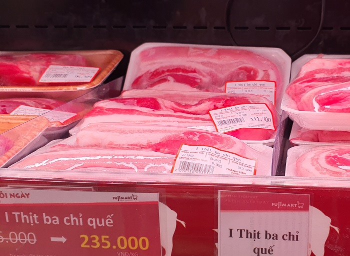 Thịt lợn quế tại siêu thị có giá trên 200 nghìn đồng/kg.