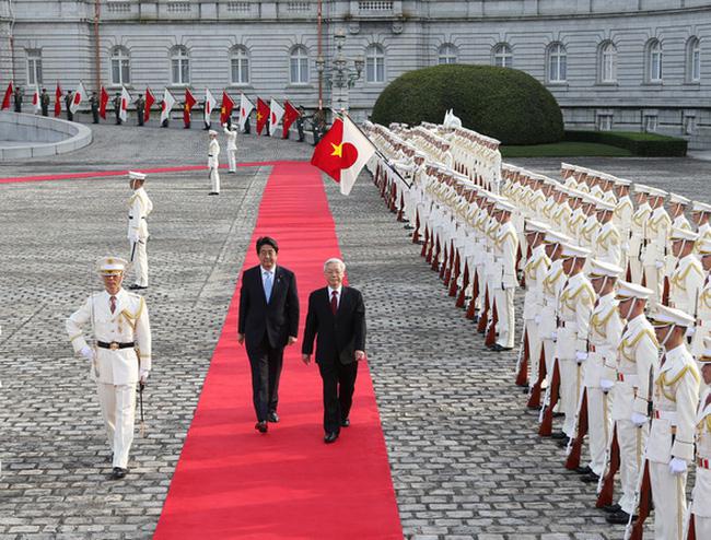 Thủ tướng Abe Shinzo chủ trì lễ đón Tổng Bí thư Nguyễn Phú Trọng thăm chính thức Nhật Bản từ ngày 15 đến 18/9/2015 - Ảnh: TTXVN