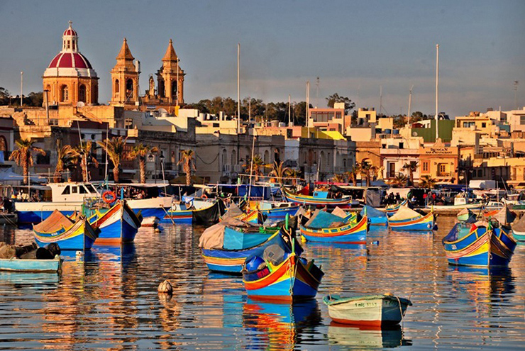 Dễ thương và vui tươi, thị trấn Marsaxlokk ở Malta không chỉ xinh đẹp mà còn là làng chài quan trọng nhất cả nước.
