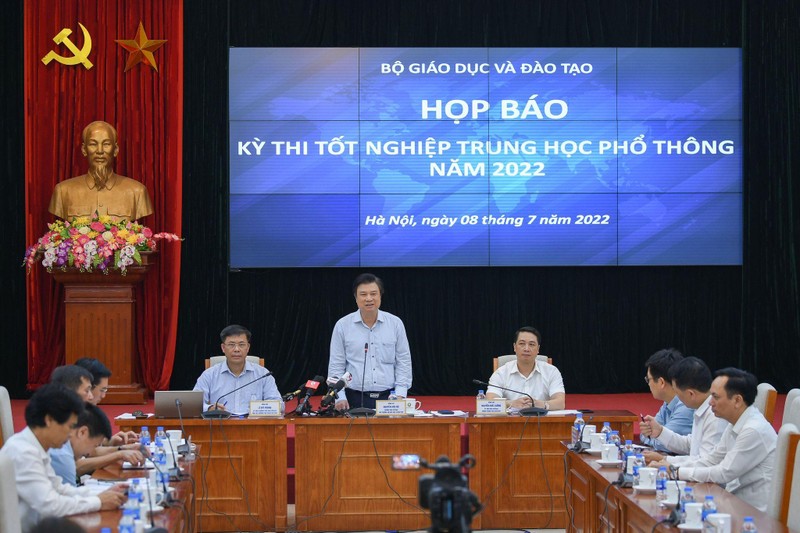 Thứ trưởng Nguyễn Hữu Độ, Trưởng Ban chỉ đạo cấp quốc gia Kỳ thi tốt nghiệp THPT năm 2022, chủ trì họp báo. (Ảnh: GD-TĐ).