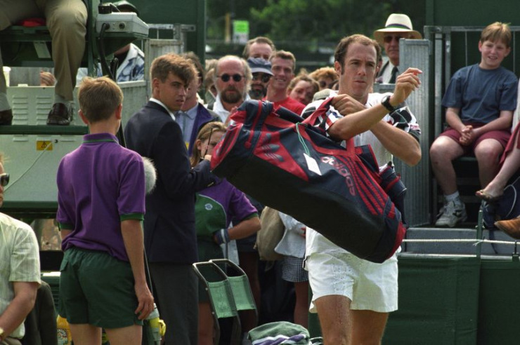 Tarango xách túi ra về khi đang thi đấu tại Wimbledon 1995