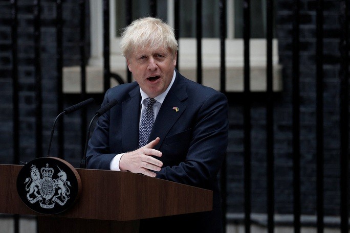 Thủ tướng Boris Johnson tuyên bố sẽ tiếp tục nhiệm vụ cho đến khi bầu lãnh đạo mới. Ảnh: Reuters