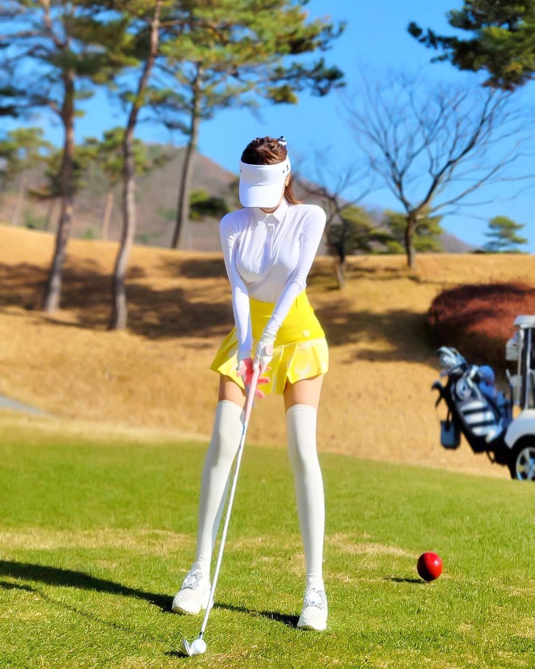 Nhiều cô gái xinh đẹp của Hàn Quốc khởi nghiệp thành công khi kinh doanh trang phục chơi golf.