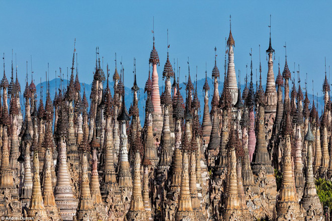 Có khoảng hơn 2.000 ngôi chùa ở Myanmar, trong đó có nhiều ngôi chùa đang bị hư hại nghiêm trọng theo thời gian. Trong hình là ngôi chùa Kekku.