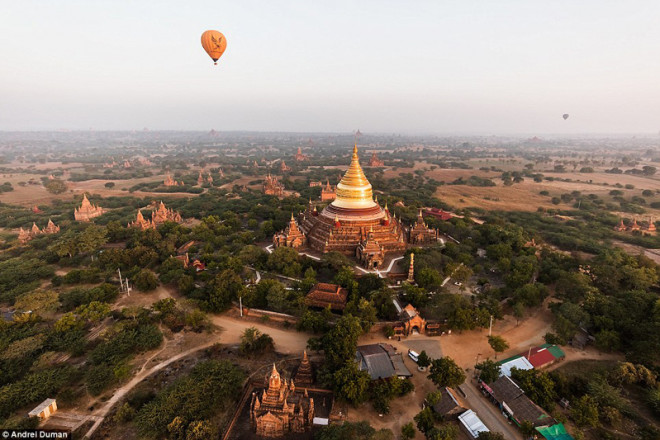 Chiêm ngưỡng toàn cảnh các ngôi đền từ khinh khí cầu.