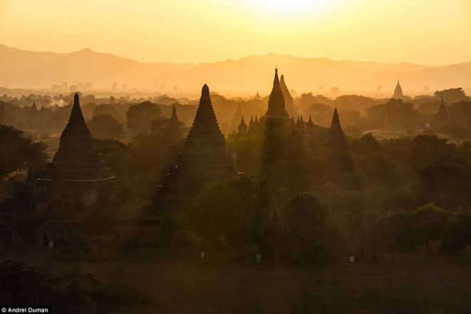 Khung cảnh bình yên bao trùm đất nước Myanmar khi hoàng hôn bắt đầu hé rạng.