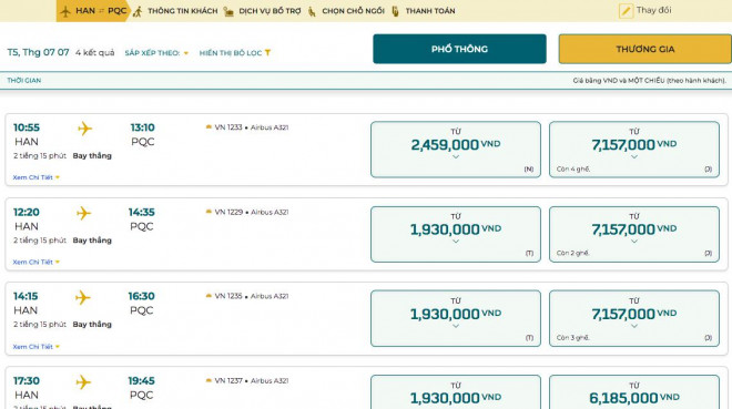 Với chặng bay Hà Nội - Phú Quốc, giá vé của Vietnam Airlines là 2.459.000 đồng/vé phổ thông và hơn 7 triệu đồng/vé thương gia.