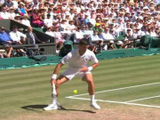 Thể thao - Clip nóng Wimbledon: Djokovic tung tuyệt phẩm đánh bóng qua hai chân