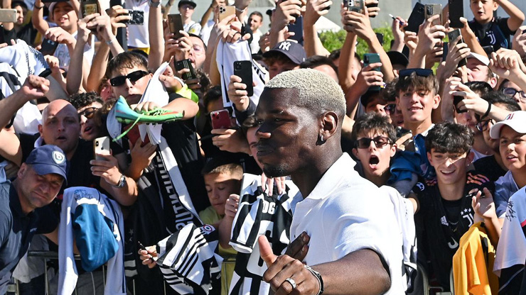 Chỉ một ngày sau khi đáp chuyến bay đến Turin (Italia), Paul Pogba đã kiểm tra y tế xong xuôi để tái hợp Juventus