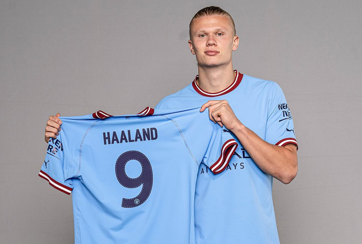 Erling Haaland nhận áo số 9 ở Man City